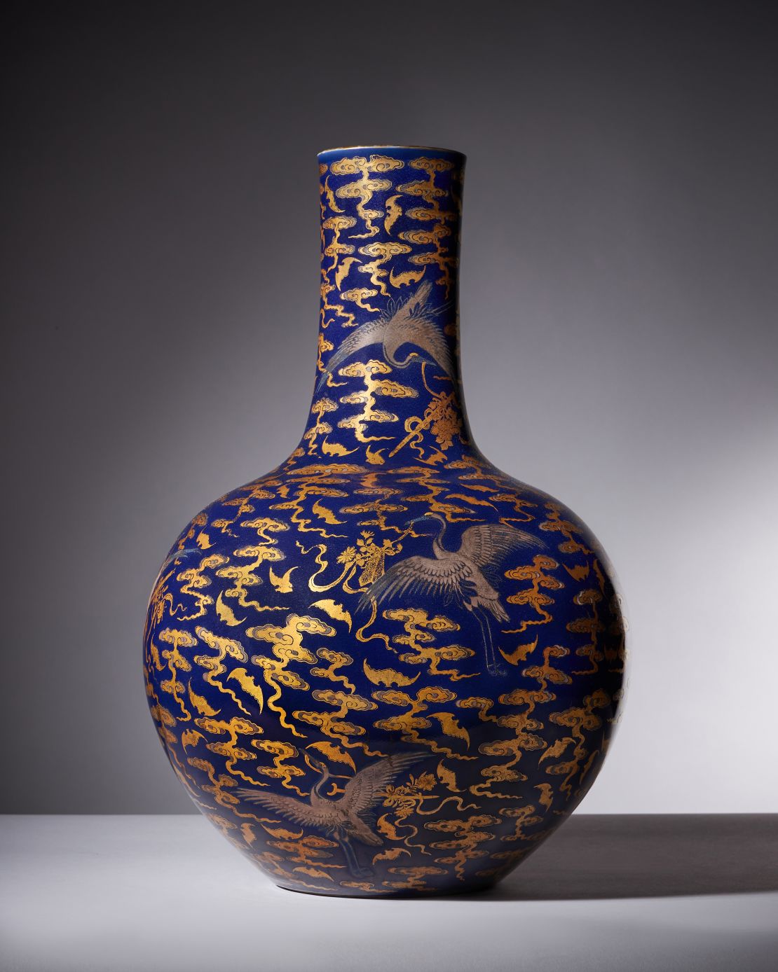 Estimated to sell for £100,000 to £150,000 ($124,000 to $186,000), the vase will be on auction at Dreweatts on May 18.