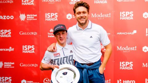 Lawlor poses with the World Disability Invitational trophy next to Niall Horan.