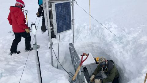 研究小组在南极洲度过了六周。 