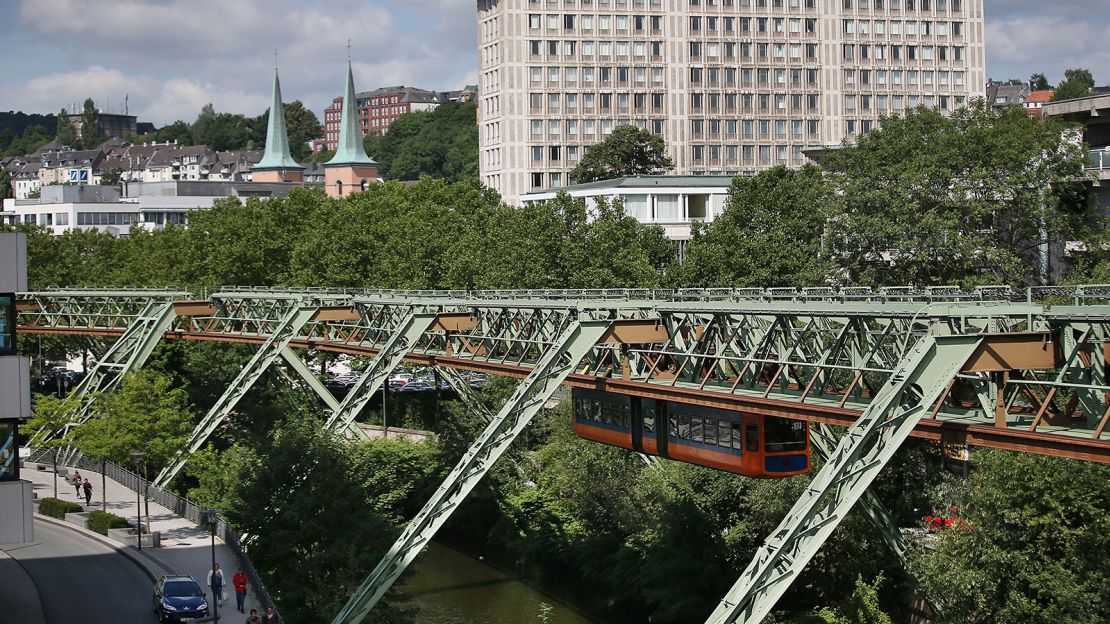 The Wuppertal suspension railway is able to bypass obstacles like roads and waterways.