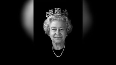 This image of the Queen lay unseen in holographer Rob Munday's archives for nearly 19 years.