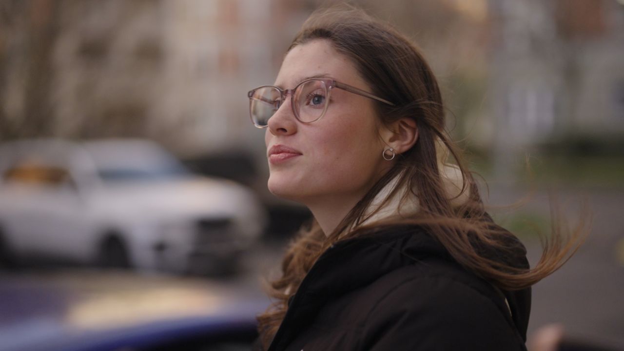 Ukraine teen refugee orig thumb 1