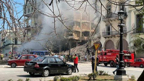 Lodge Saratoga: A minimum of 8 lifeless after an enormous explosion destroyed a lodge in Havana, Cuba 1 Cuban police and fire rescuers are working at the scene.
