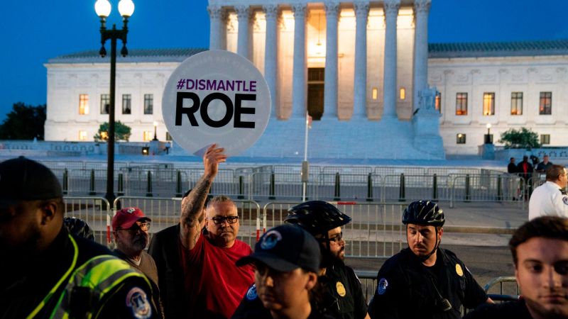 GOP still favored in midterms, despite possible overturning of Roe v. Wade