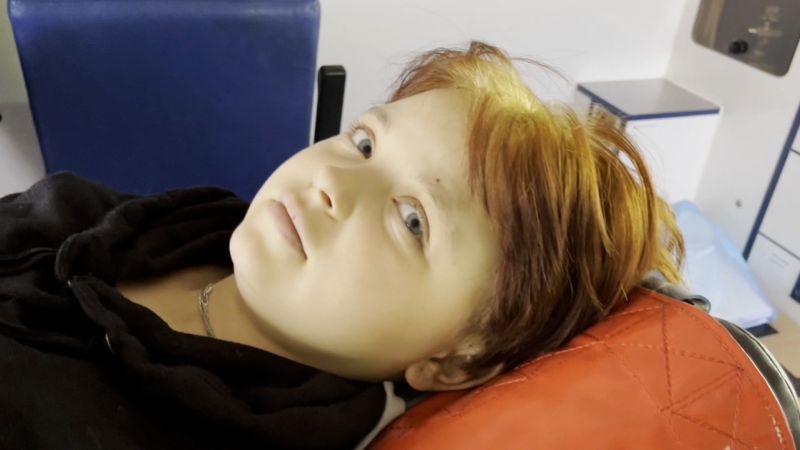 Ukrainian teen drives injured men through battlefield despite leg wounds
