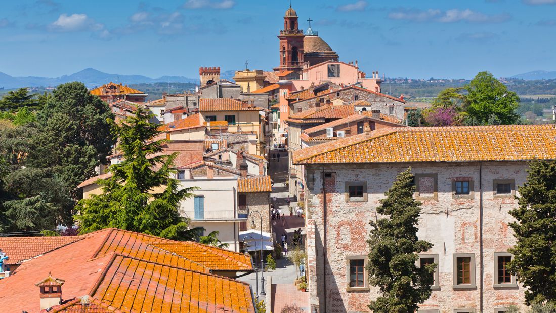 <strong>Beautiful </strong><strong>borgo</strong><strong>: </strong>Castiglione del Lago is one of the most beautiful <em>borghi</em> (walled medieval towns) of Italy. 