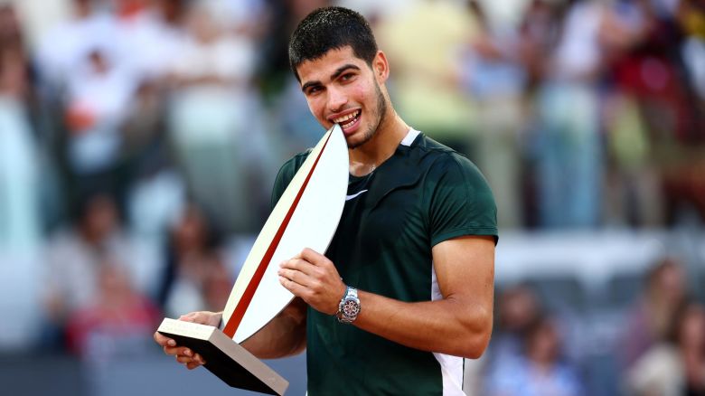 MADRID, SPAIN - MAY 08: Carlos Alcaraz of Spain poses for photographs with the troph after his straight sets victory during the Men's Singles final match against Alexander Zverev of Germany during day eleven of Mutua Madrid Open at La Caja Magica on May 08, 2022 in Madrid, Spain (Photo by Clive Brunskill/Getty Images)
