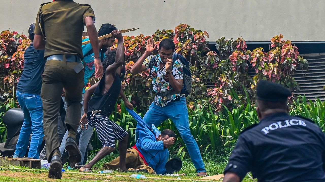 Clashes took place outside the prime minister's official residence.
