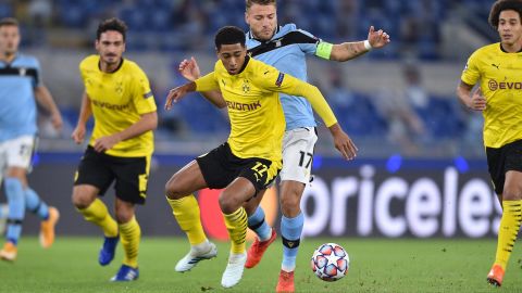 Bellingham (center) plays for Borussia Dortmund in their group stage match against Lazio on October 20, 2020 at the Olympic Stadium in Rome, Italy. 