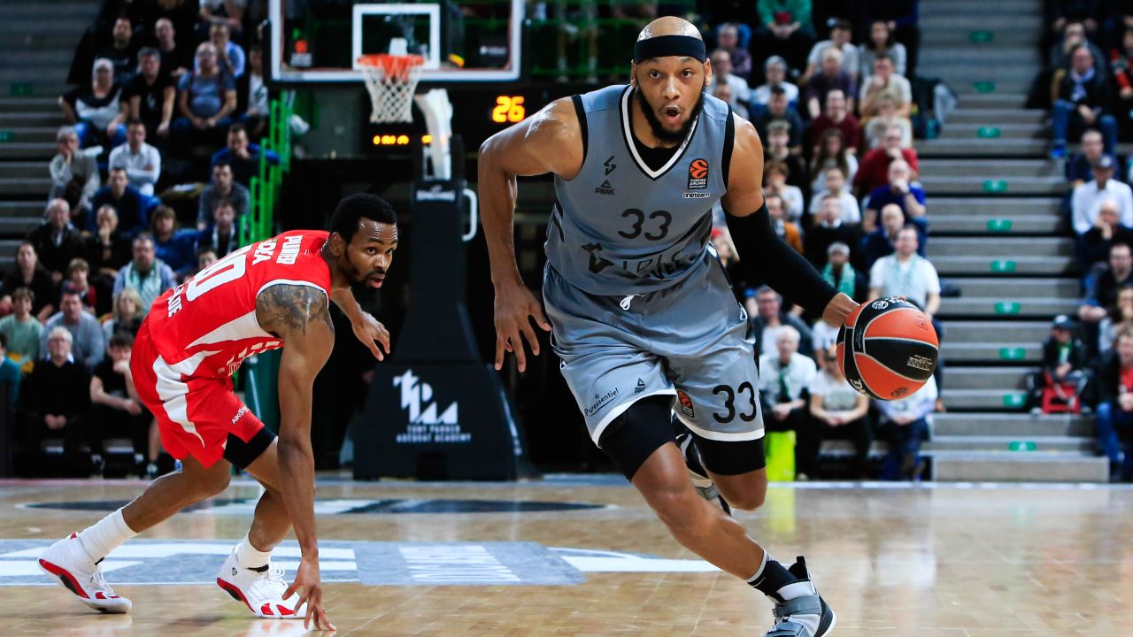 Payne of Lyon and Kevin Punter of Belgrade during the Euroleague match between ASVEL and Crvena Zvezda on January 10, 2020 in Villeurbanne, France.