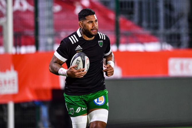 <a target="_blank">Kelly Meafua</a>, a Samoan rugby star who played for the French rugby club US Montauban, died May 7, after falling from a bridge in France. He was 32.