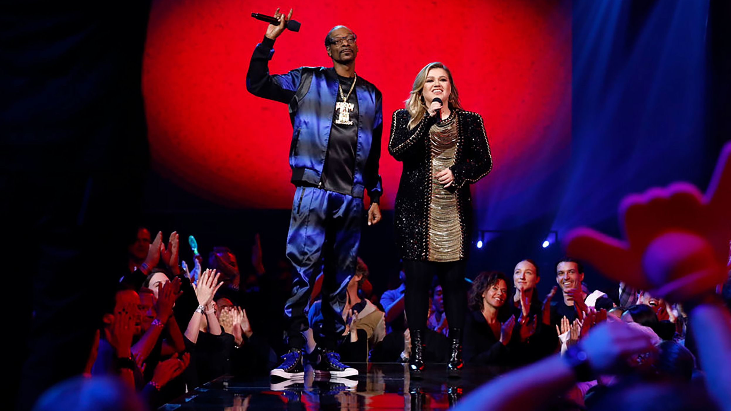 Snoop Dogg and Kelly Clarkson served as hosts. 