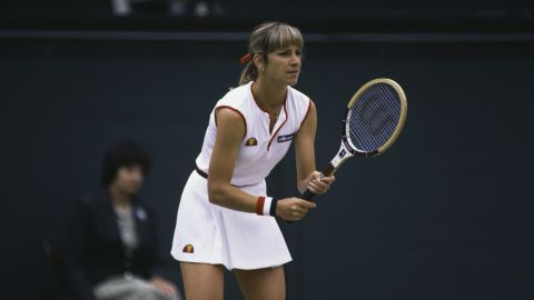 Evert became the first player of any gender to win 1,000 singles matches.