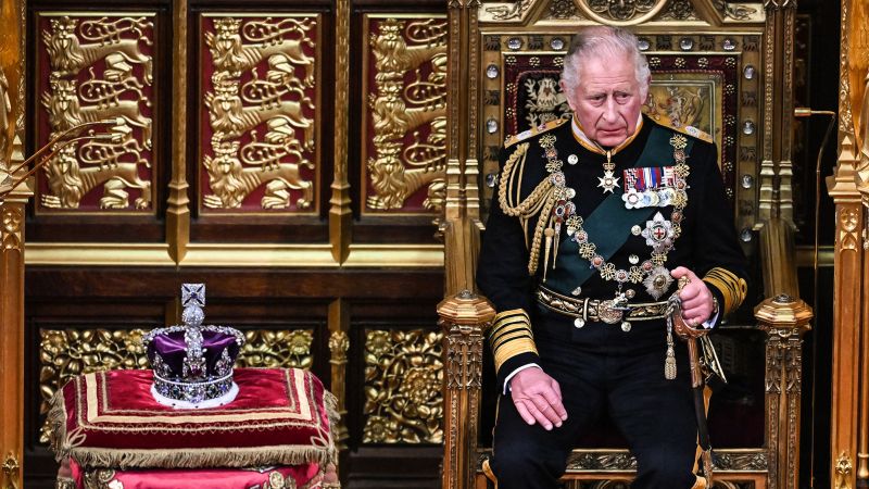 الأمير تشارلز يلقي خطاب الملكة لأول مرة