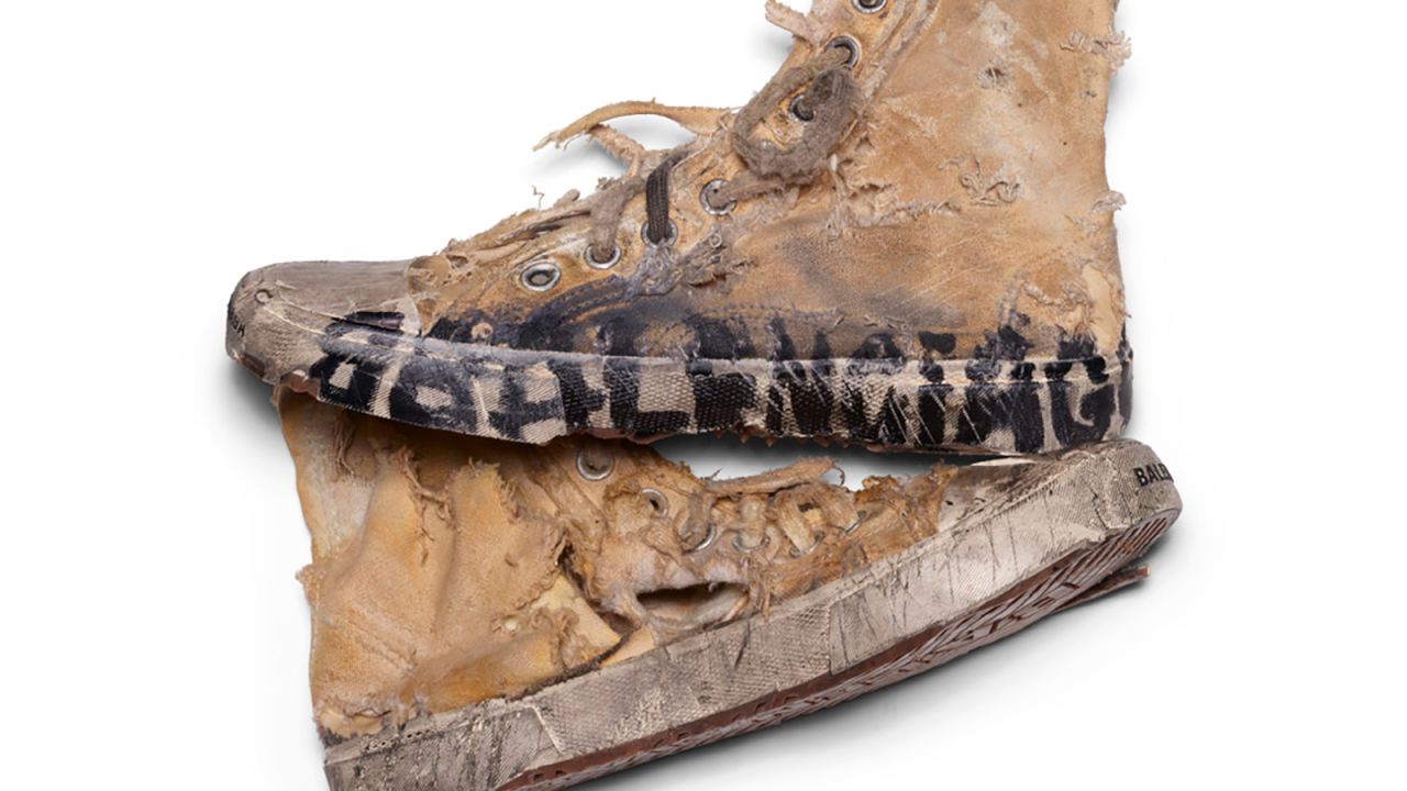 fly Bakterie Tænke Balenciaga selling destroyed sneakers for $1,850 | CNN