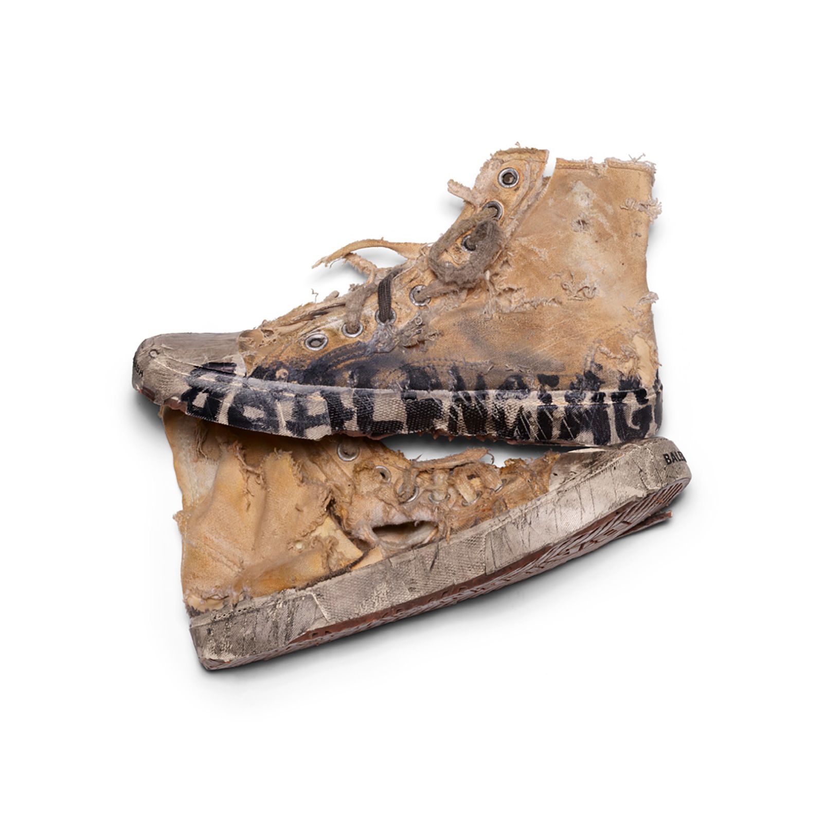 Pilar Vandalir energía Balenciaga selling destroyed sneakers for $1,850 | CNN