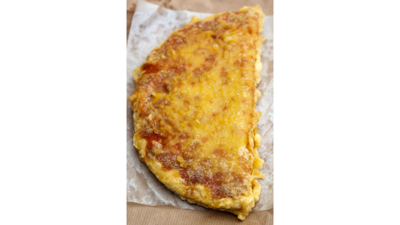 <strong>Fried pizza (Italy):</strong> These puffy rounds of dough are filling -- and even more so when stuffed with ingredients such as ricotta, crushed tomatoes and pork cracklings.
