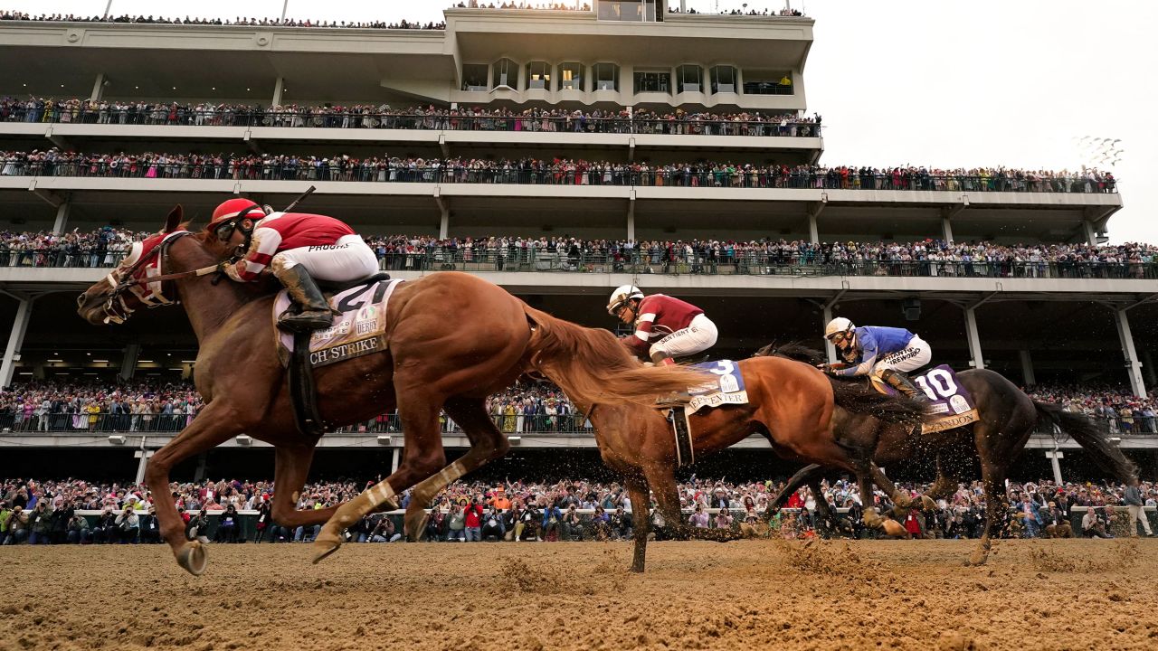 Rich Strike (number 21), with Sonny Leon aboard, races to victory at the 2022 Kentucky Derby on May 7.