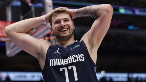 Doncic led the way in the Mavs' dominating victory over the Suns.