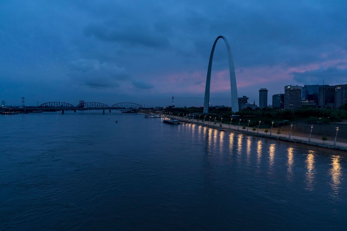 The St. Louis arch stands on the bank of the Mississippi River, which separates Missouri and Illinois.