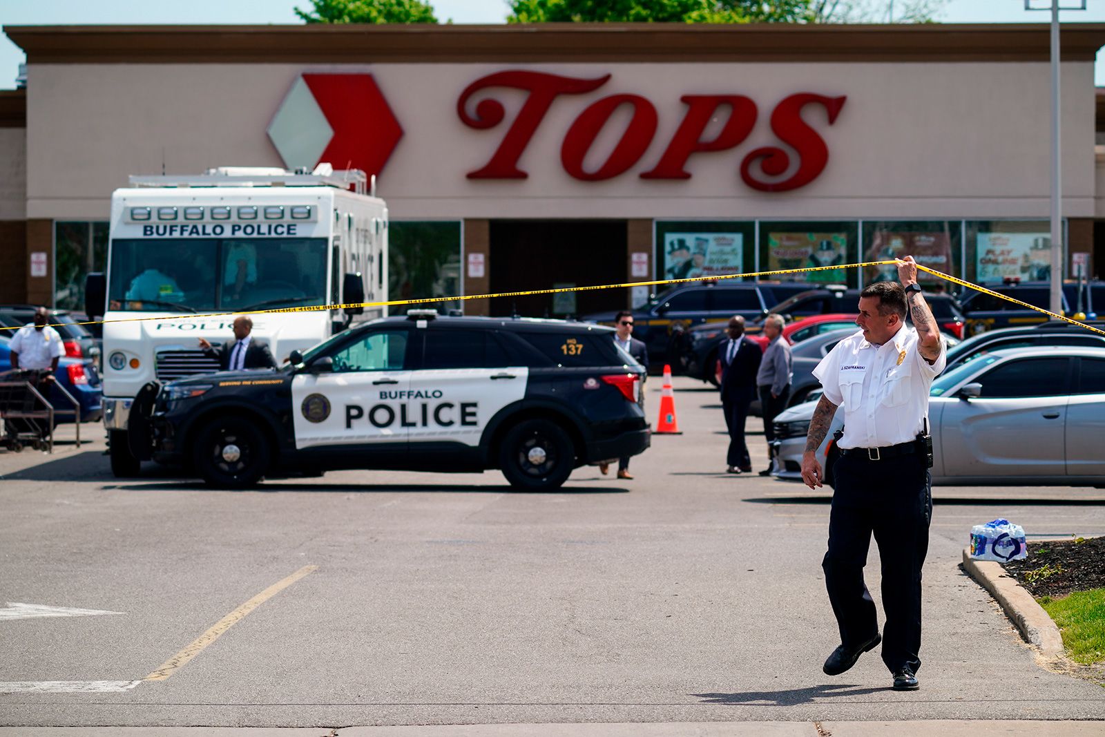 Gunman opens fire in Spanish supermarket while 'carrying bag