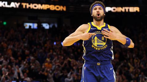 Thompson celebrates his three-point shot against the Memphis Grizzlies.