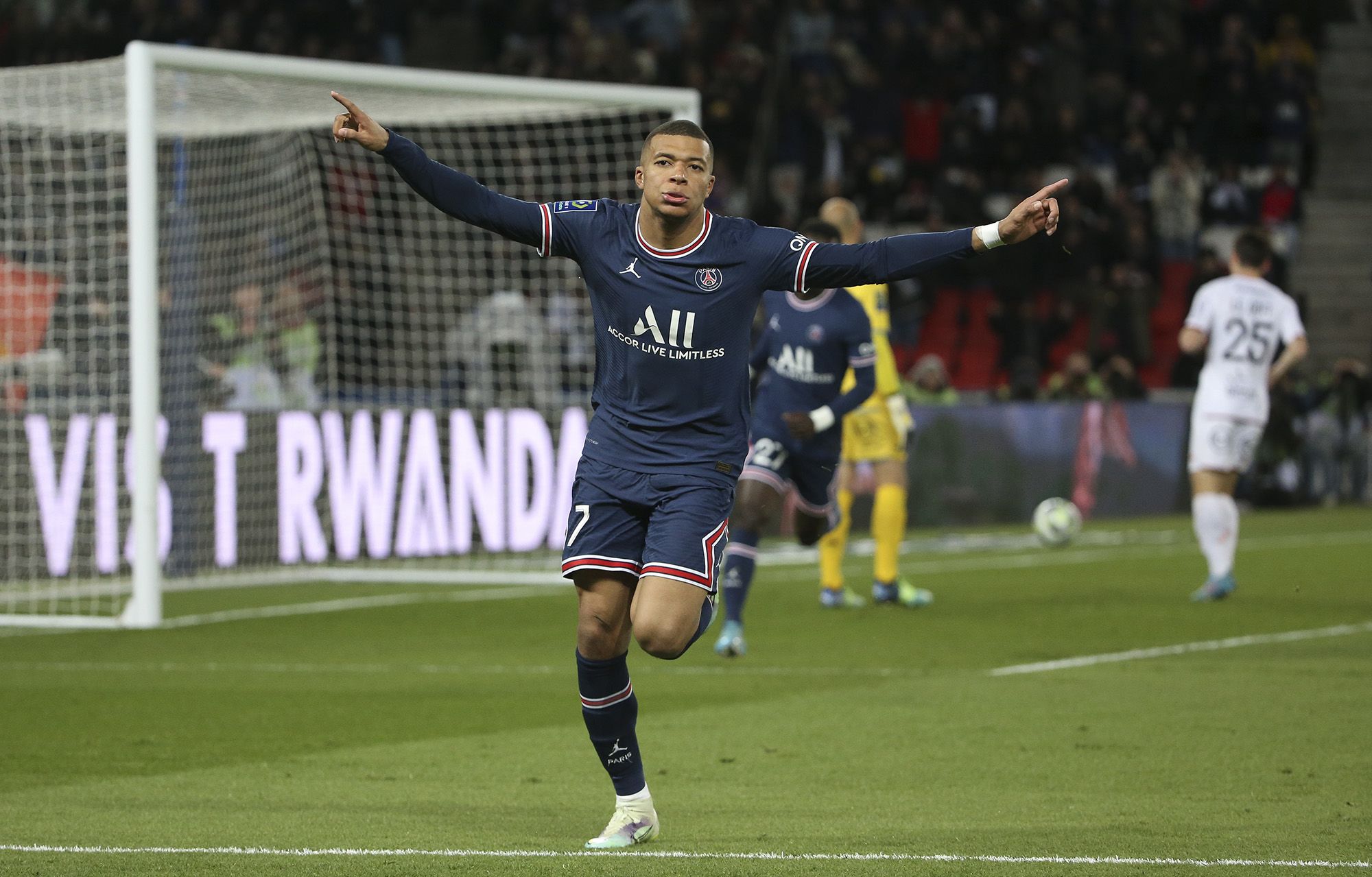 PSG's Plan Emerges in Response to Real Madrid's Pursuit of Mbappé