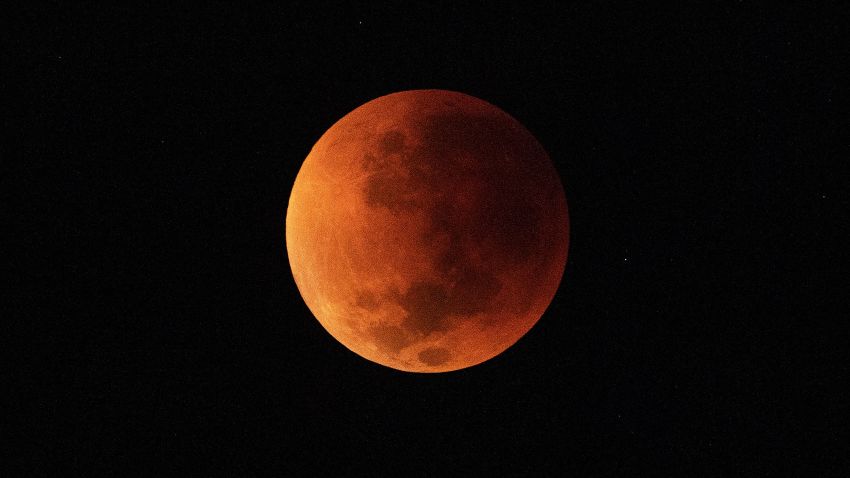 TOPSHOT - The blood moon is seen during a total lunar eclipse in Rio de Janeiro on May 16, 2022. (Photo by CARL DE SOUZA / AFP) (Photo by CARL DE SOUZA/AFP via Getty Images)