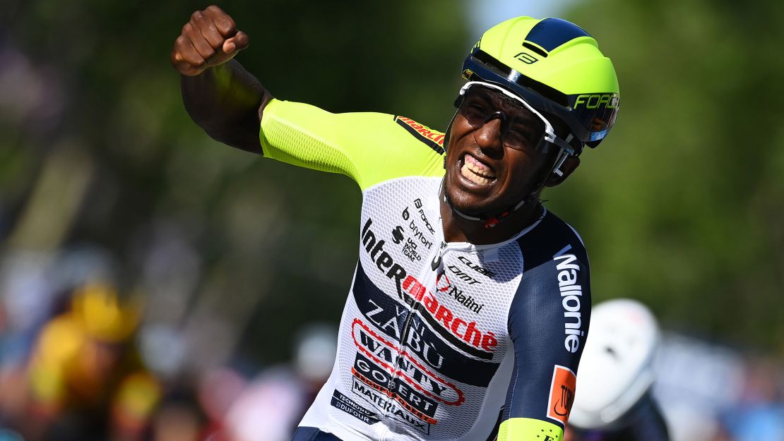 Girmay celebrates winning the 10th stage of the Giro.