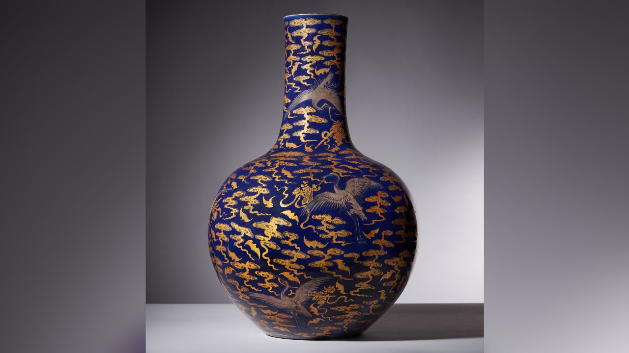 01b qianlong dynasty vase BARS