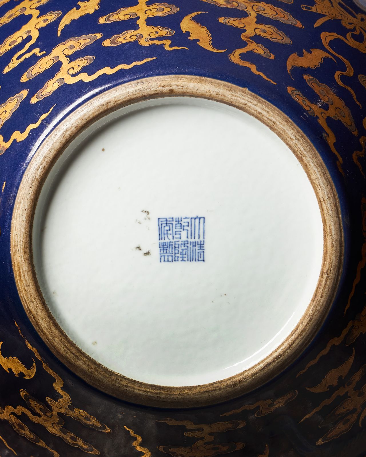 The vase bears a distinctive Qianlong-era six-character seal mark on its base. 