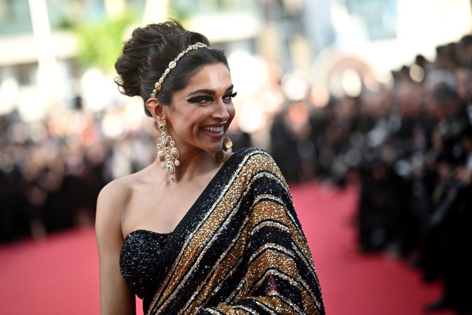 Deepika Padukone, Indian actress and Jury member of the Official Selection, wore a glittering sari by Indian designer Sabyasachi Mukherjee for the festival's opening ceremony.⁠<br />⁠