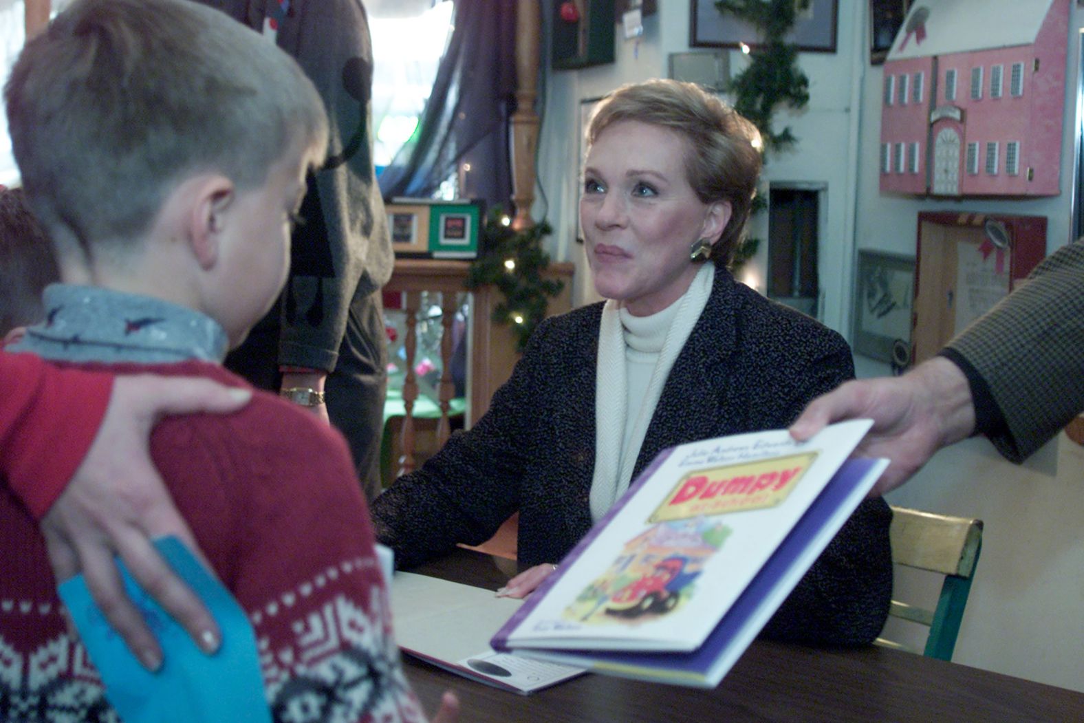 Andrews signs copies of her new children's book, Dumpy, in 2000.