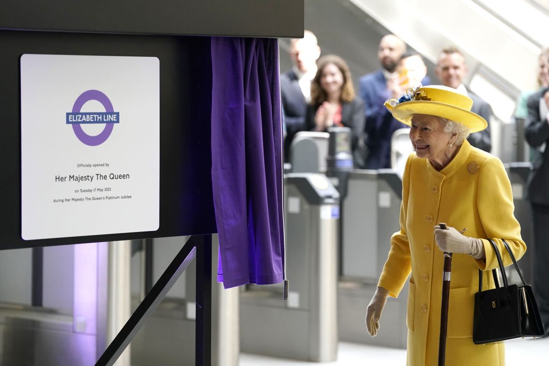 Queen Elizabeth II unveils a plaque to mark the Elizabeth line's official opening.