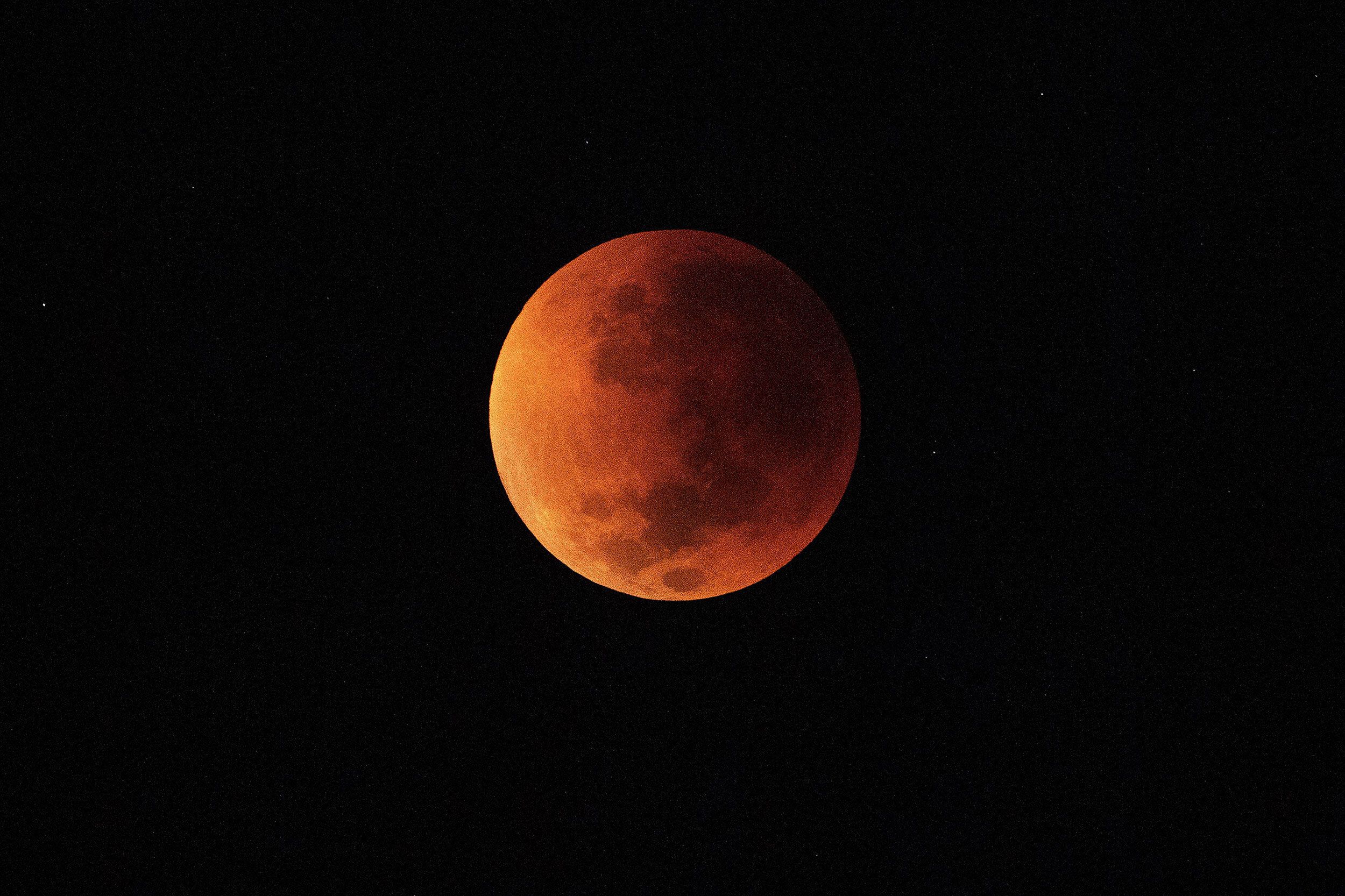 Total lunar eclipse in Rio de Janeiro.