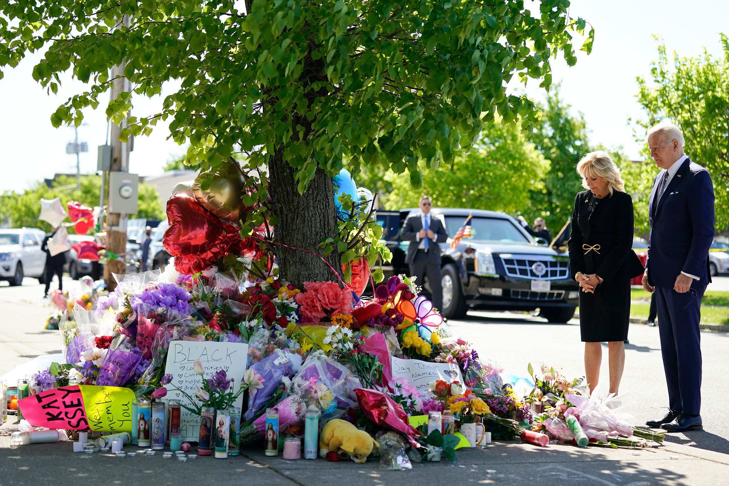 US officials pay respects in Buffalo.