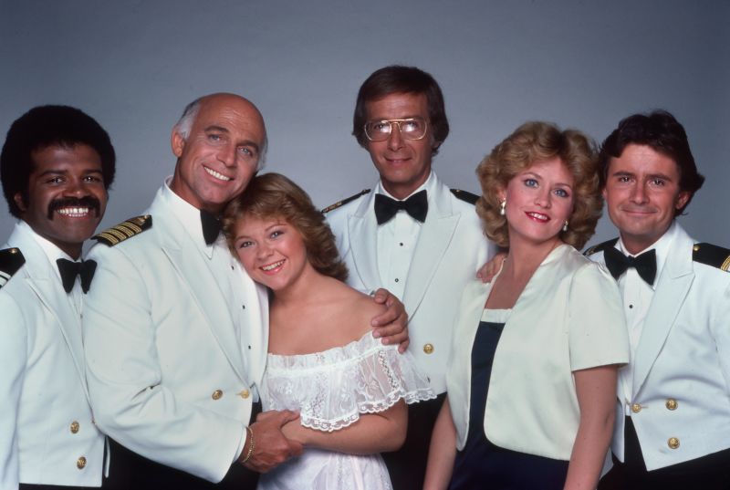 THE LOVE BOAT, from left: Ted Lange, Gavin MacLeod, Jill Whelan, Bernie Kopell, Lauren Tewes, Fred Grandy, 1977-1986. TV Guide/courtesy Everett Collection
