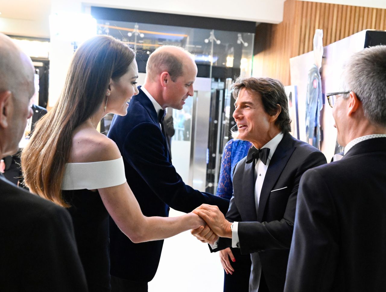 William and Kate greet Tom Cruise at the UK premiere of "Top Gun: Maverick."