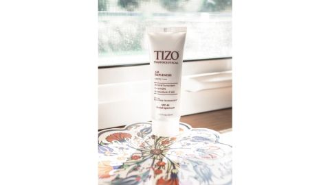 Tizo AM Replenish Sunscreen Lightly Tinted SPF 40