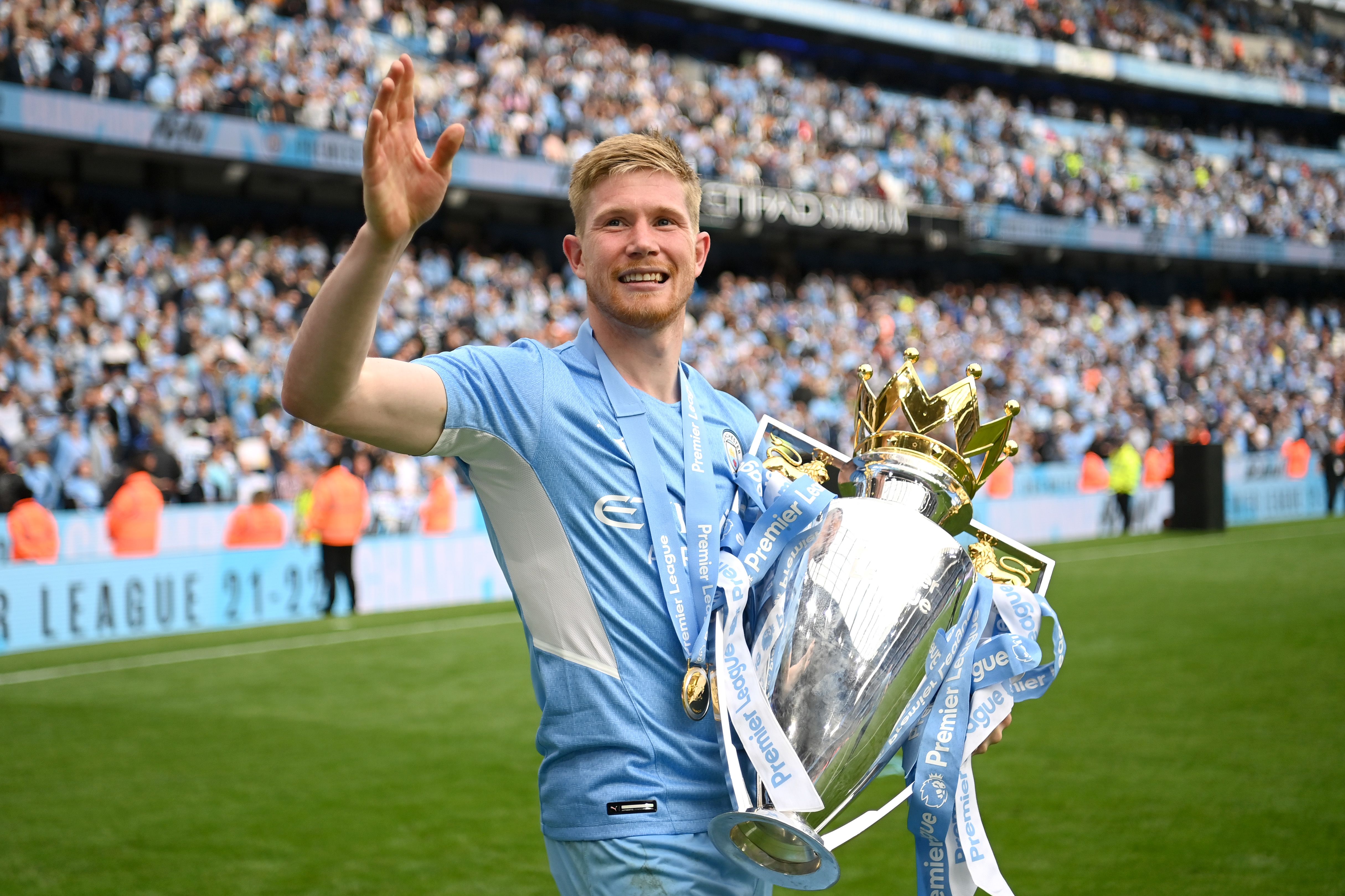 Man City 'legends' retain Premier League title with late comeback