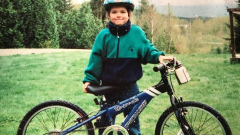 Mo Wilson a passé son enfance dans le Vermont à skier l'hiver et à faire du vélo l'été.