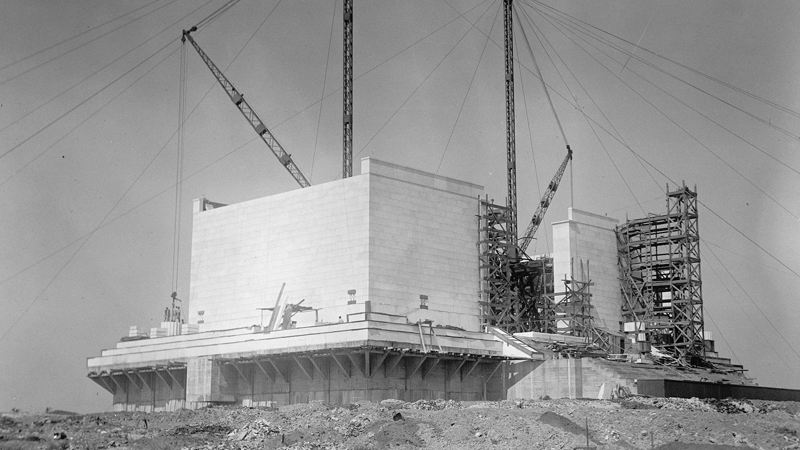 <strong>More construction:</strong> Another building-in-progress photograph from 1915. There are 36 columns on the memorial, which represent the number of states in the Union at Lincoln's death.