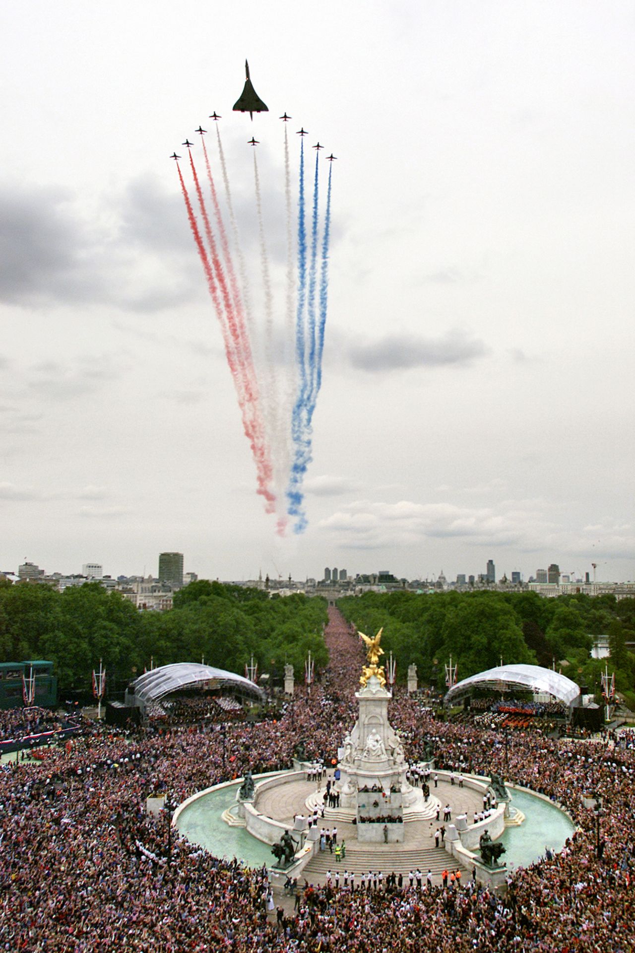 One million people gather along the Mall for the finale of the Golden Jubilee celebrations -- a <a href="http://www.cnn.com/2002/WORLD/europe/06/04/uk.jubilee/index.html" target="_blank">fly-past</a> over Buckingham Palace. Concorde, Tornado fighters and a new Eurofighter combat plane were among the 27 aircraft to soar over the royal residence. 