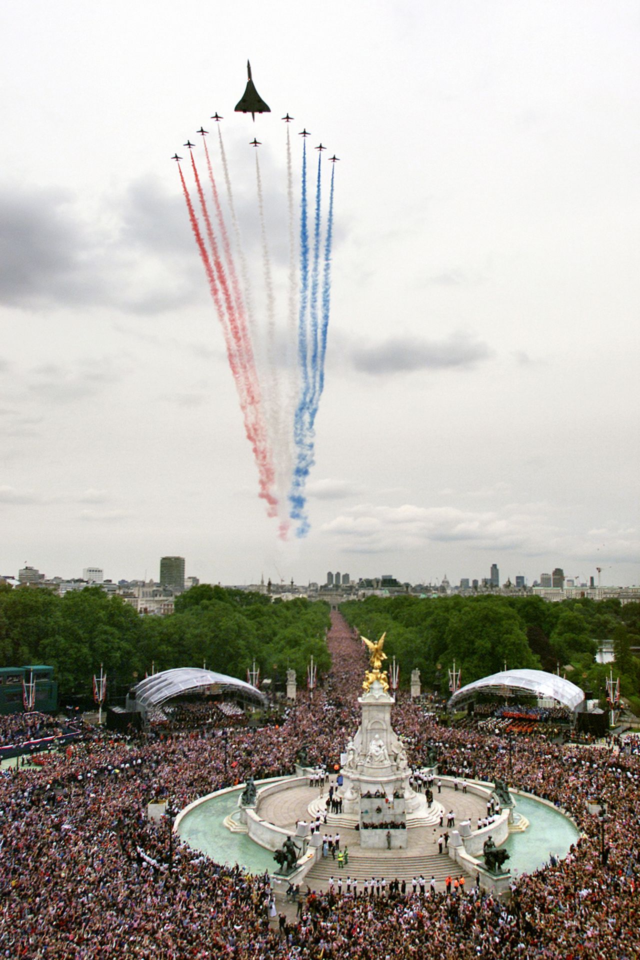 One million people gather along the Mall for the finale of the Golden Jubilee celebrations -- a <a href="http://www.cnn.com/2002/WORLD/europe/06/04/uk.jubilee/index.html" target="_blank">fly-past</a> over Buckingham Palace. Concorde, Tornado fighters and a new Eurofighter combat plane were among the 27 aircraft to soar over the royal residence.