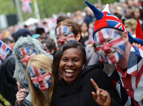 Music-lovers prepare for the Queen's jubilee concert outside Buckingham Palace in London, on June 4, 2012.  Following the concert, a chain of thousands of beacons were lit to mark the Queen's 60-year reign. 