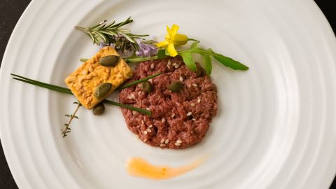 This beef tartare is made with cultivated meat from Mosa Meat.