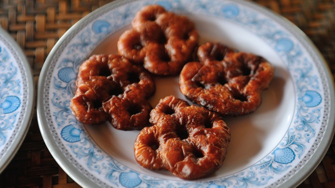 <strong>Kuih cincin, Brunei: </strong>Kuih cincin (meaning "ring cakes") makes for a delicious after-dinner treat. This photogenic, cookie-like dessert is easily identifiable thanks to its flower-esque appearance.