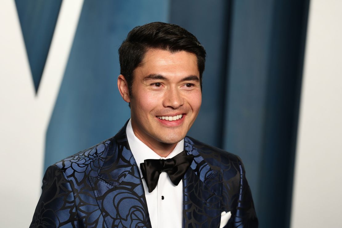 Henry Golding attends the 2022 Vanity Fair Oscar Party on March 27, 2022 in Beverly Hills, California. 