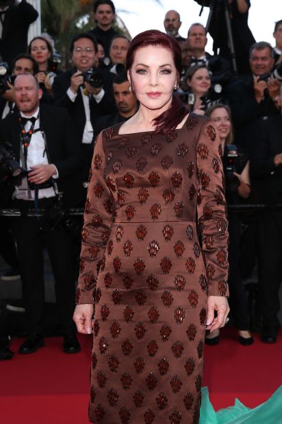 Priscilla Presley was seen at the "Elvis" red carpet in a brown satin '60s shift dress. 