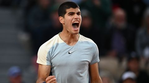 Alcaraz beat Ramos-Vincolas in an entertaining match at the French Open.